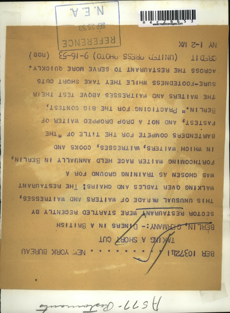 1953 Press Photo Waitresses Walk On Top Of Tables In Berlin Germany For Race