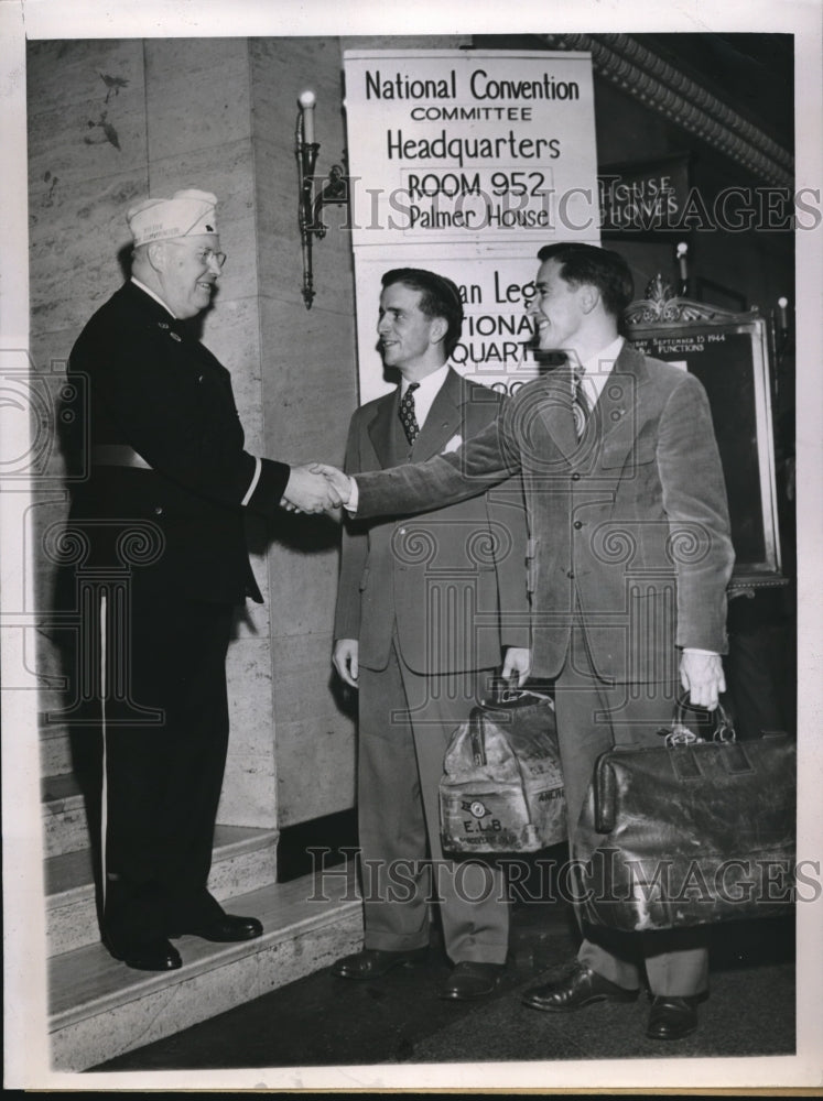 1944 Press Photo Legion Recruits in Chicago, Illinois Convention Headquarters.