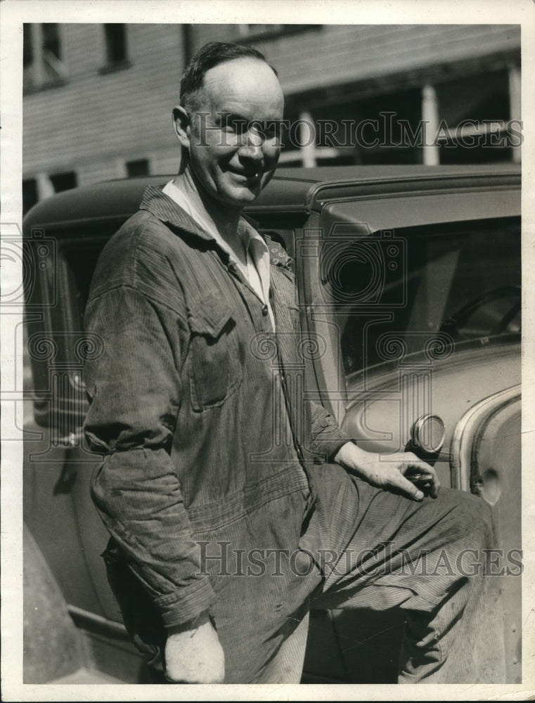 1931 Press Photo A.E. Cottrill and His Car
