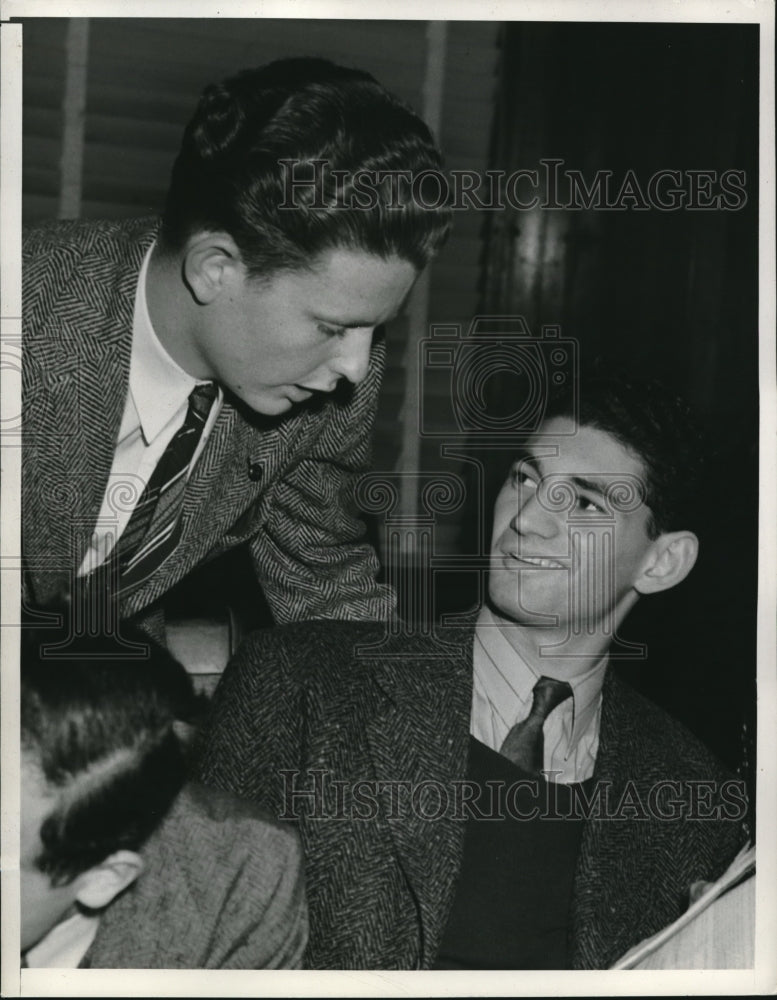 Load image into Gallery viewer, Press Photo Milton Dolkin &amp; Dan Ginsburg of Los Angeles City College
