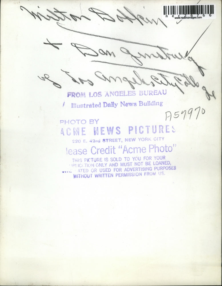 Load image into Gallery viewer, Press Photo Milton Dolkin &amp; Dan Ginsburg of Los Angeles City College
