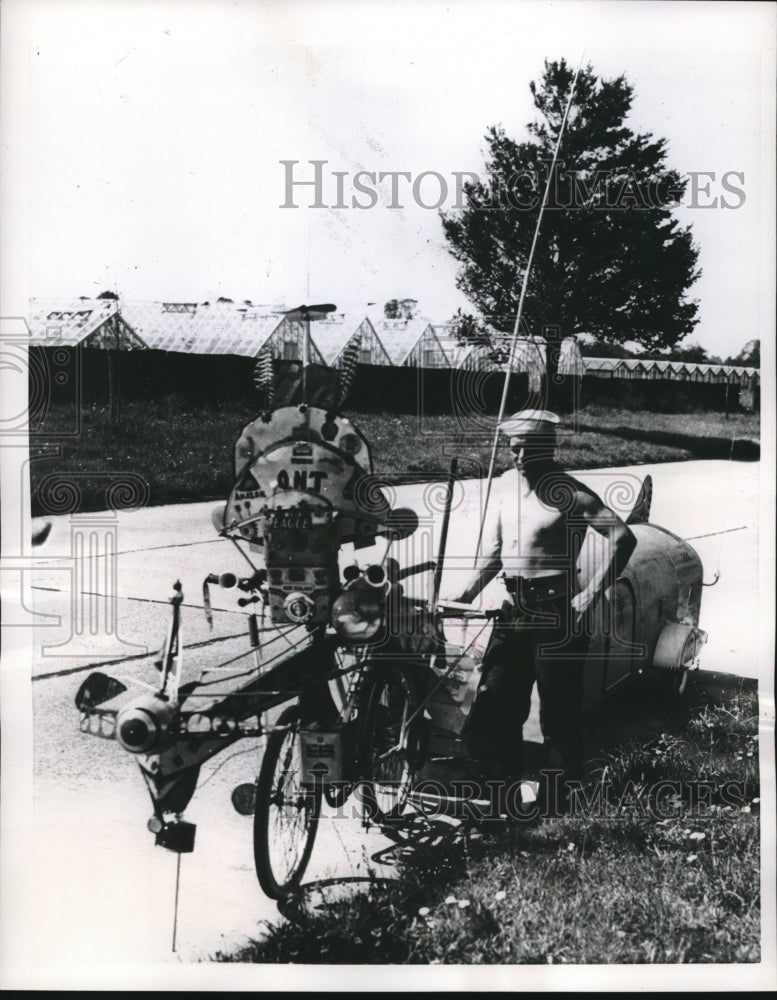 1956 Press Photo Rustington England Bobby Macarthy With Strange Automobile- Historic Images