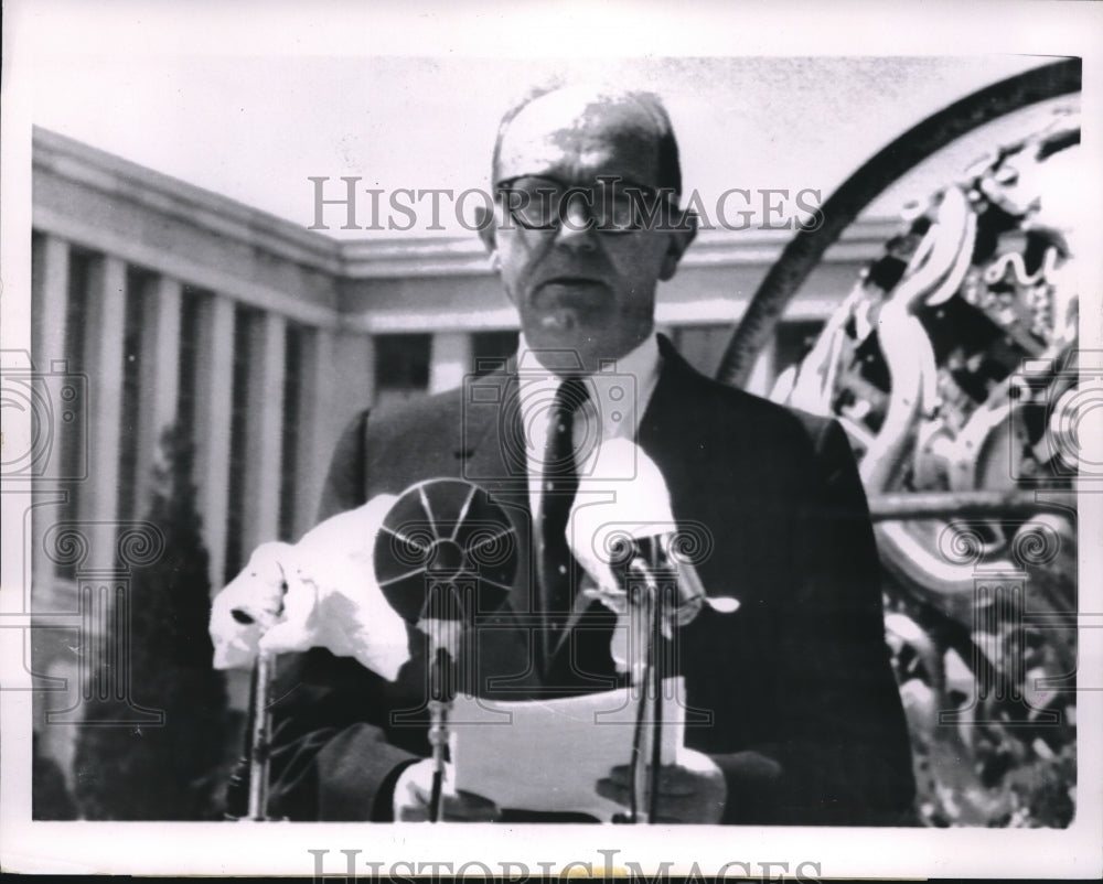 1961 Press Photo Secretary of State Dean Rusk Delivers Speech in Geneva