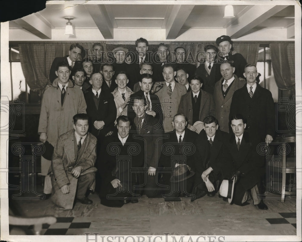 1932 Press Photo Jovial Group Of Dark Haired Sea Men Pose For Group Portrait