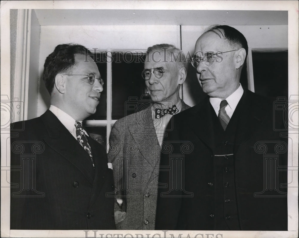 1947 Press Photo Dr.Edwin G. Nourse, Leon H. Keyserling and John D. Clark