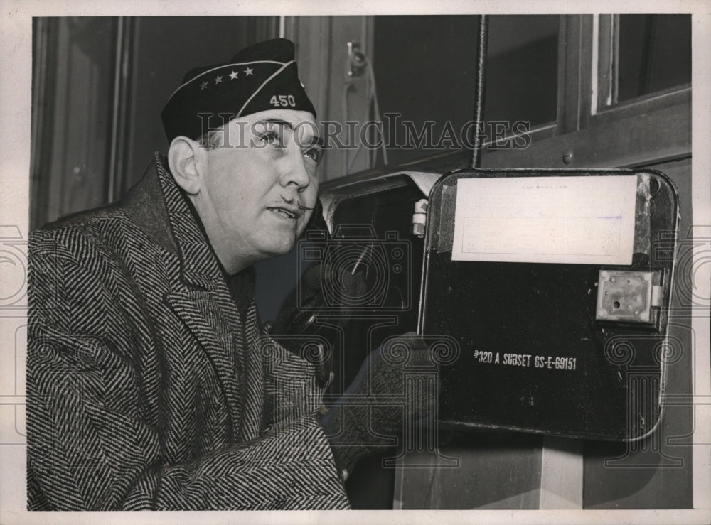 1941 Press Photo S. Jack Solom, volunteer spotter who helped defending planes.