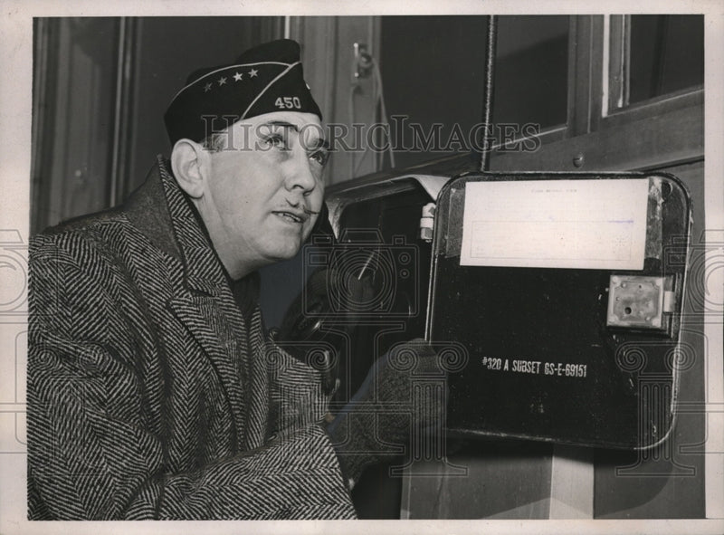 Load image into Gallery viewer, 1941 Press Photo S. Jack Solom, volunteer spotter who helped defending planes.
