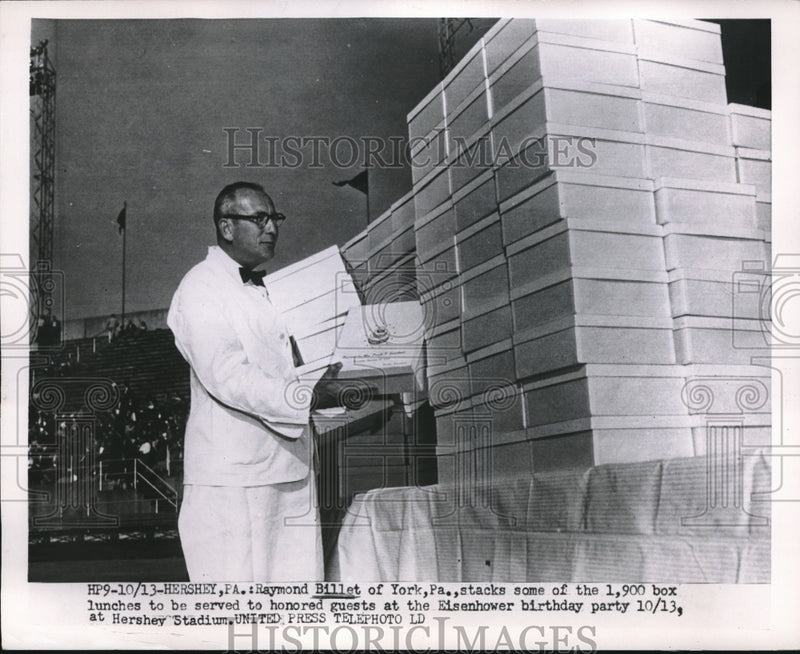 Load image into Gallery viewer, 1953 Press Photo 1900 lunch boxes for UPI
