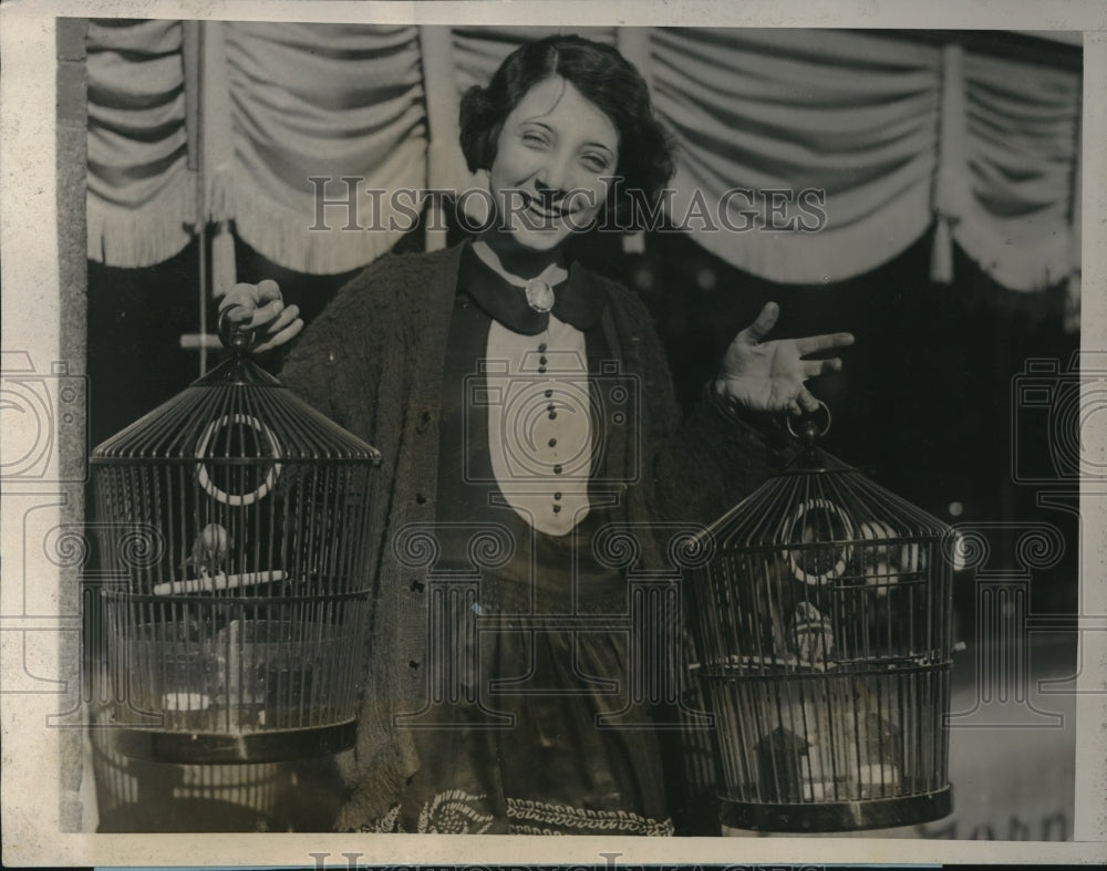 1927 Press Photo Eleanor Landre Saved Canaries Boston Bird Store Caught Fire- Historic Images