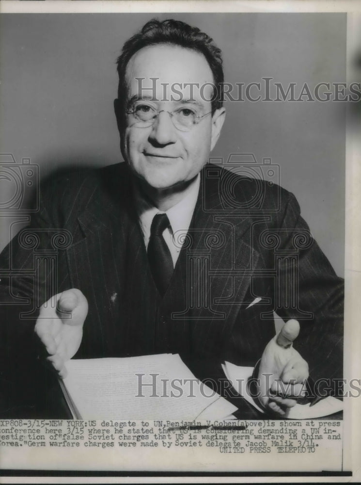 1952 Press Photo UN Benjamin Cohen at press conference of false Soviet charges