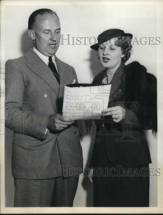 1936 Press Photo Fred Clark Commander Of Crusaders Sings March Of The Blues