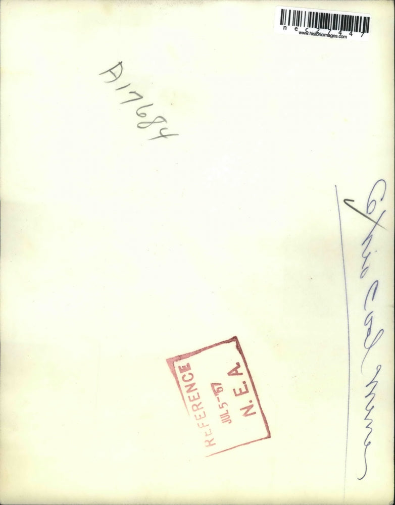 1957 Press Photo Henry Horvath Wife Of Miner Trapped In Cave Awaits News