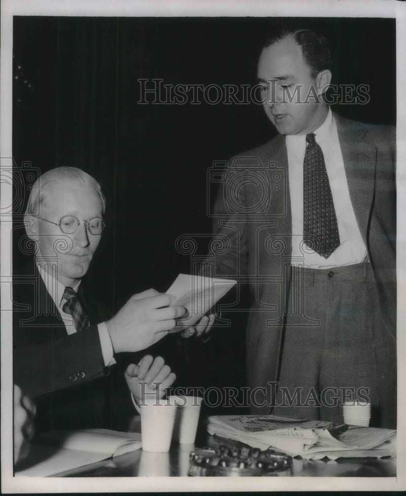 Load image into Gallery viewer, 1939 Press Photo Kenneth Goff Salesman &amp; Thea Whitley Attorney
