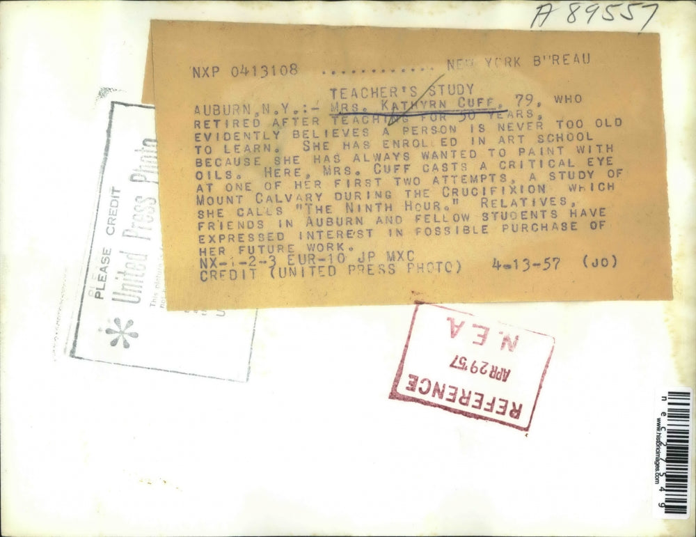 1957 Press Photo Mrs. Katheryn Cuff a retired teacher learns to paint