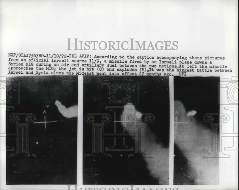 Load image into Gallery viewer, 1972 Press Photo Israeli plane missile to Syrian MIG during duel between nations
