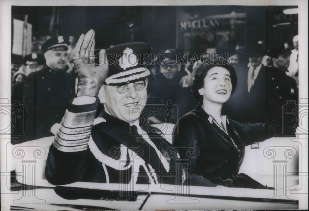 1953 Press Photo King Paul & the Queen aboard a car during a Royal welcome