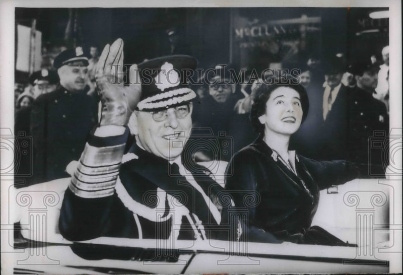 Load image into Gallery viewer, 1953 Press Photo King Paul &amp; the Queen aboard a car during a Royal welcome

