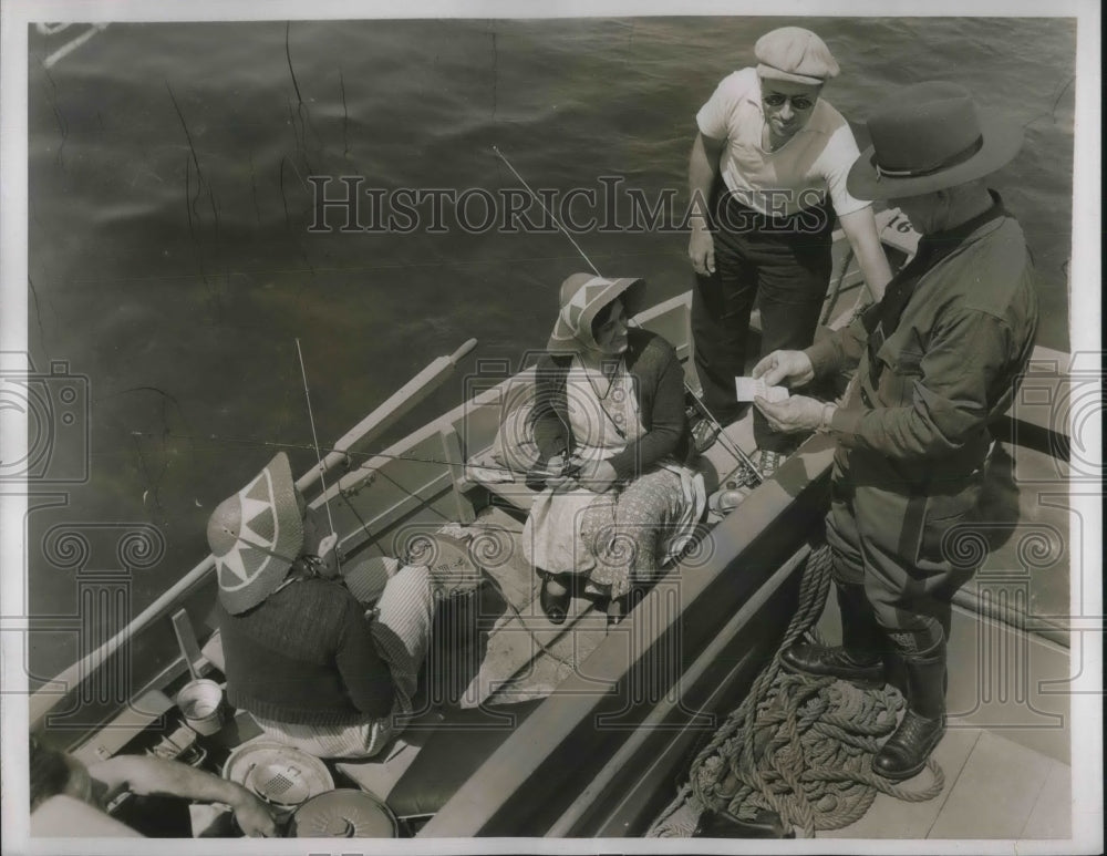 1938 Press Photo Bass season opens at Thousand Islands, New york. Clayton, NY