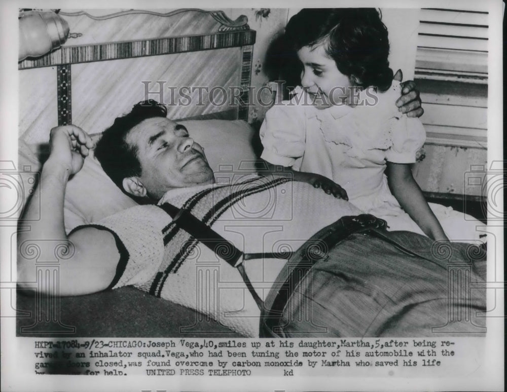1952 Press Photo Josepeh Vega smiles at his daughter Martha . Carbon Monoxide.