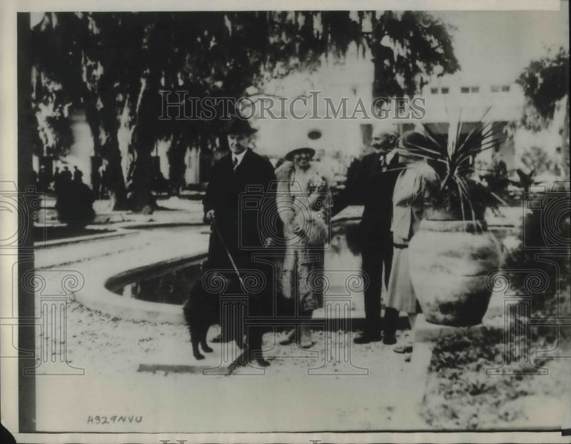 Load image into Gallery viewer, 1929 Press Photo Mr. and Mrs. Coolidge T.H. Coffin and wife.
