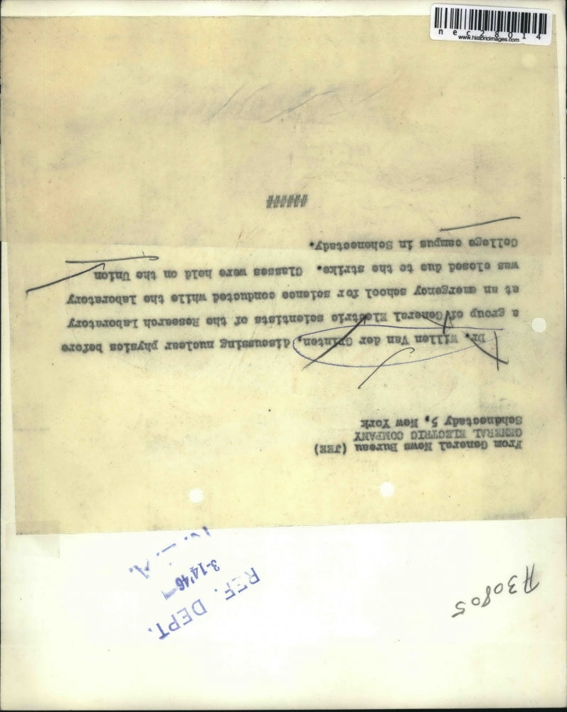 1946 Press Photo Dr William Van der Grinten discussing nuclear physics