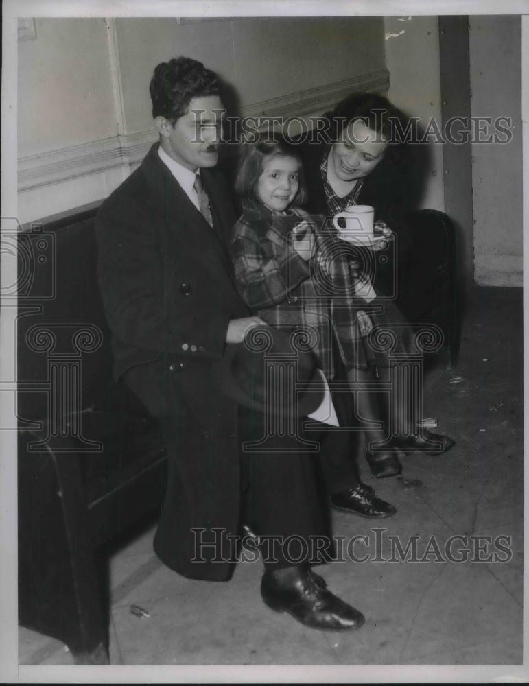 1935 Press Photo Mr &amp; Mrs M Grossman w/ their daughter Blanches- Historic Images