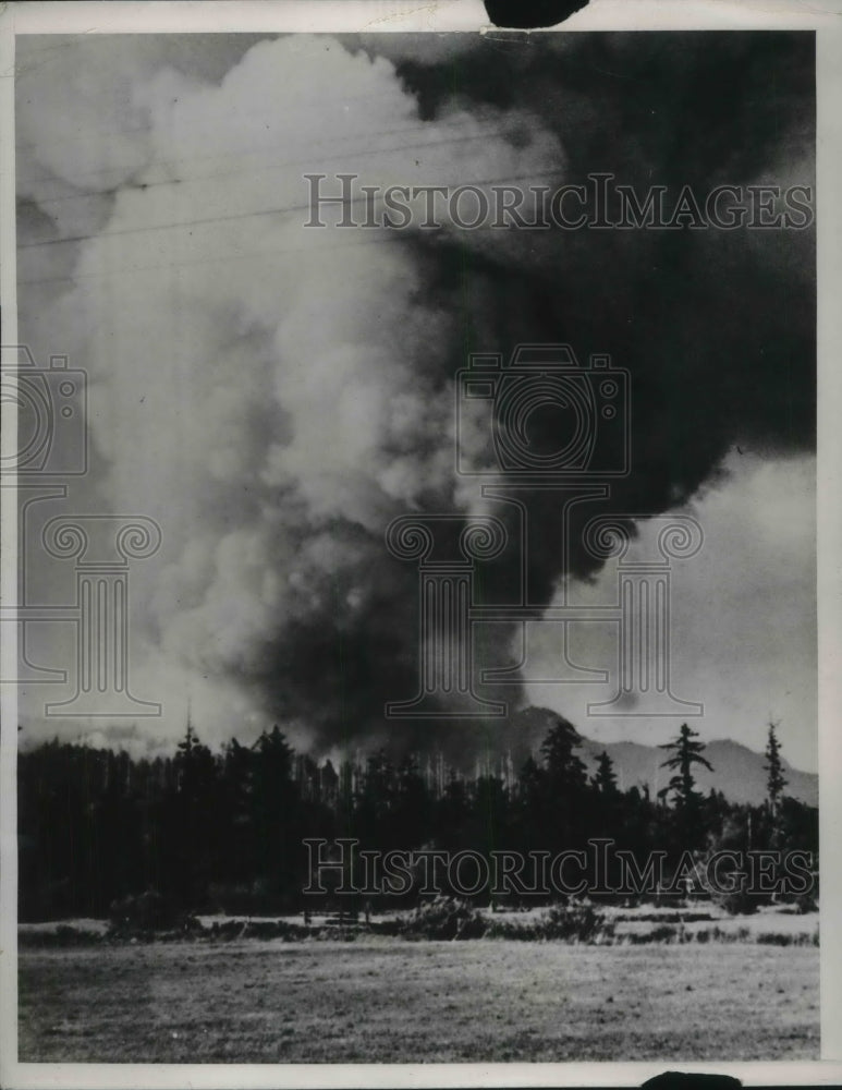 1938 Press Photo Raging forest fires scour the northwest skies