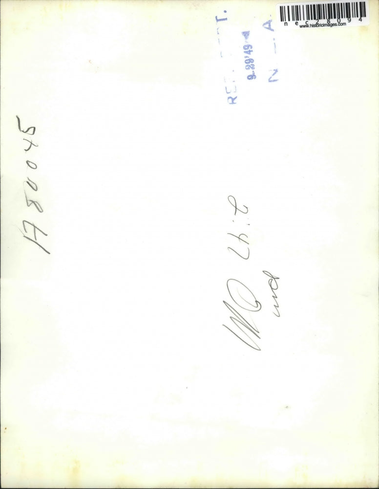 1949 Press Photo Gitta Rauch waiting for the arrival of her 60 yr old fiance