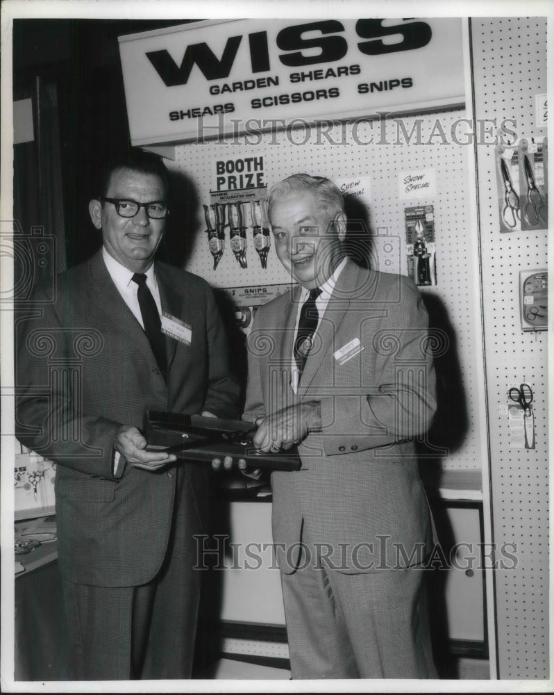 Load image into Gallery viewer, Press Photo Louis Seiler &amp; NF Lueken holding a pair of golden shears

