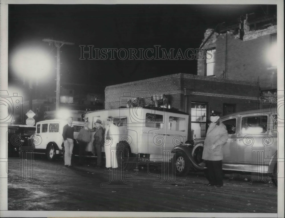 1933 Press Photo Emergency Relief Task Helps Long Beach Earthquake Victims