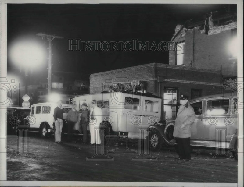 Load image into Gallery viewer, 1933 Press Photo Emergency Relief Task Helps Long Beach Earthquake Victims
