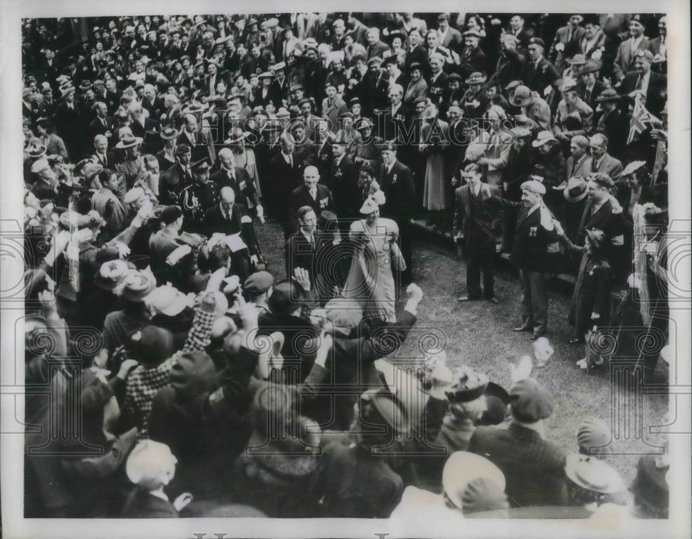 1939 Press Photo King George and Queen Elizabeth go to the races in Toronto- Historic Images