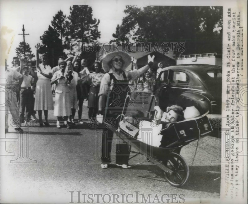Load image into Gallery viewer, 1949 Press Photo Mrs. Roka St. Clair and son wave goodbye as they leave
