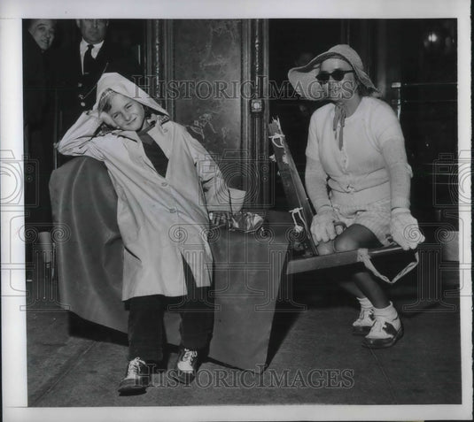 1949 Press Photo Julia Roka St. Clair & her crippled 7-year-old son, Dolphy