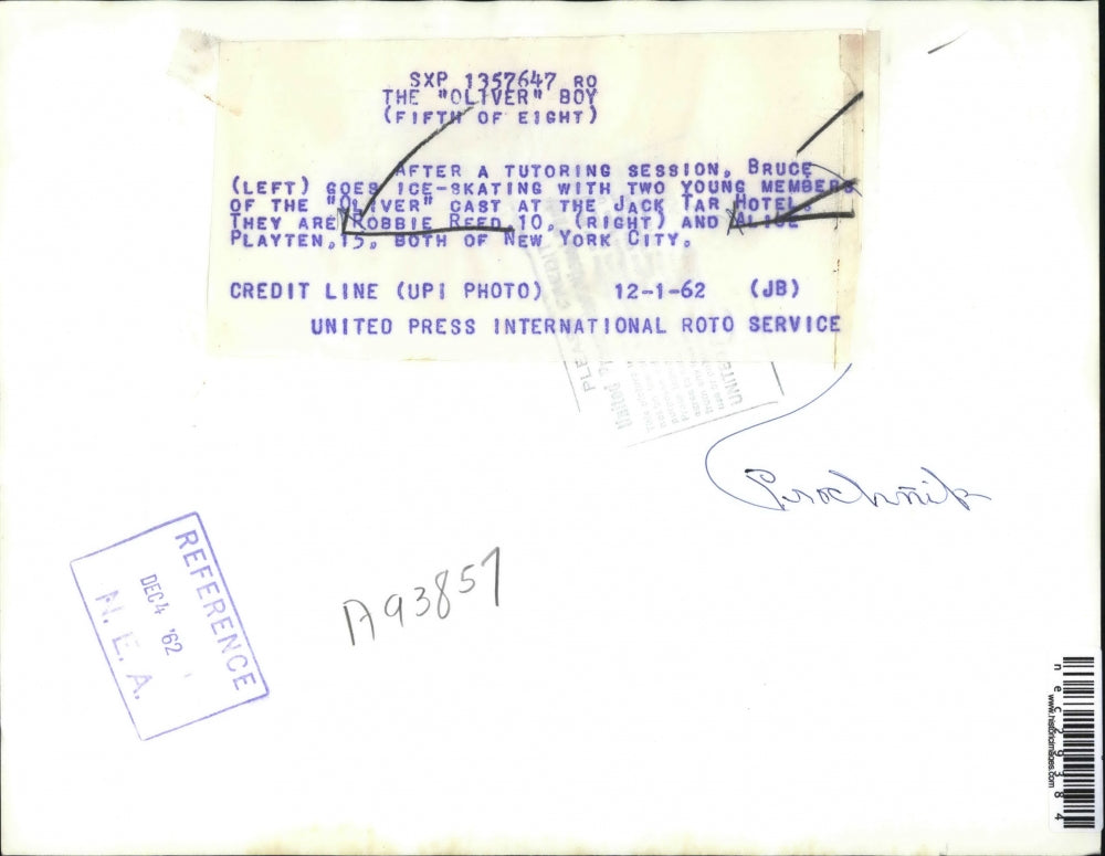 1962 Press Photo Bruce goes ice-skating w/ members of the Oliver cast