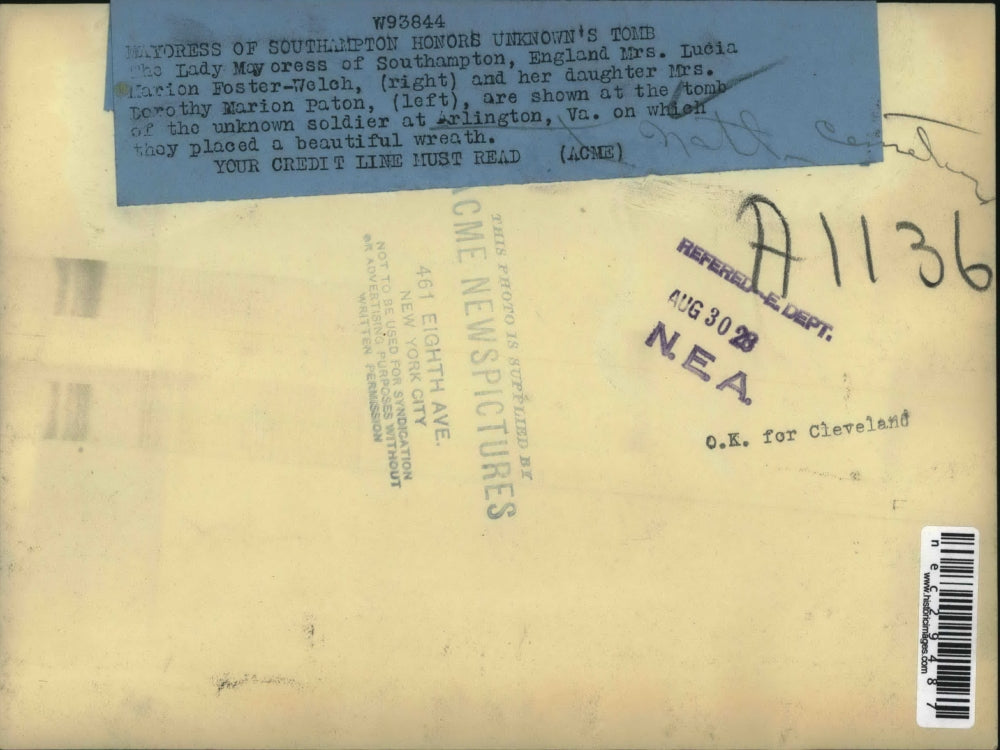 1928 Press Photo Lady Mayoress of South Hampton honoring unknown tomb