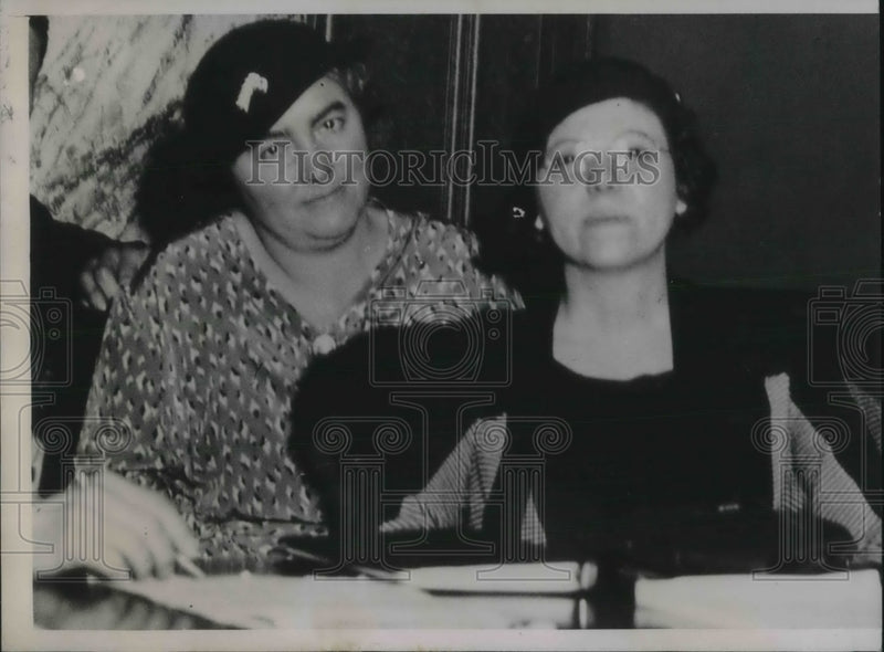 Load image into Gallery viewer, 1934 Press Photo Mrs Neona Sanders and her Sister CB Claverdon
