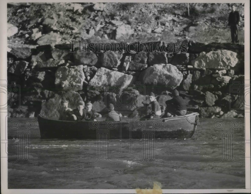 1936 Press Photo Children On Boat That Went Adrift on the Hudson River