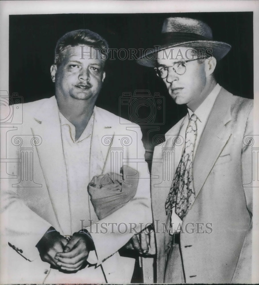 1953 Press Photo San Francisco. Communist Party leader R Thompson & FBI agent