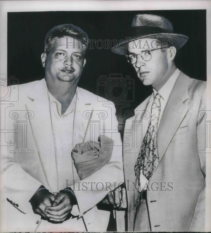 Load image into Gallery viewer, 1953 Press Photo San Francisco. Communist Party leader R Thompson &amp; FBI agent
