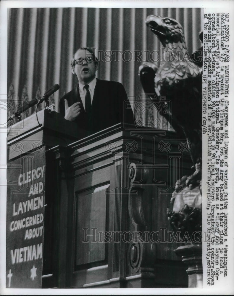 Load image into Gallery viewer, 1968 Press Photo The clergy and layman want to stage a memorial for the men lost
