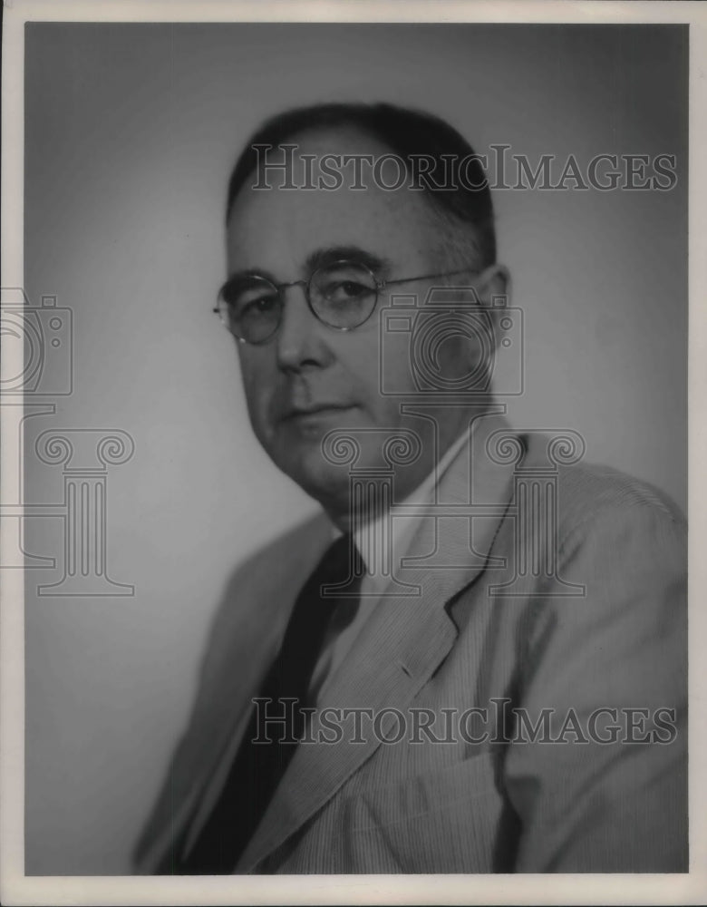 1948 Press Photo Geary Fulton, director of Office of Production