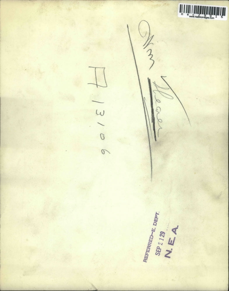 1929 Press Photo William Shearer at his desk signing documents