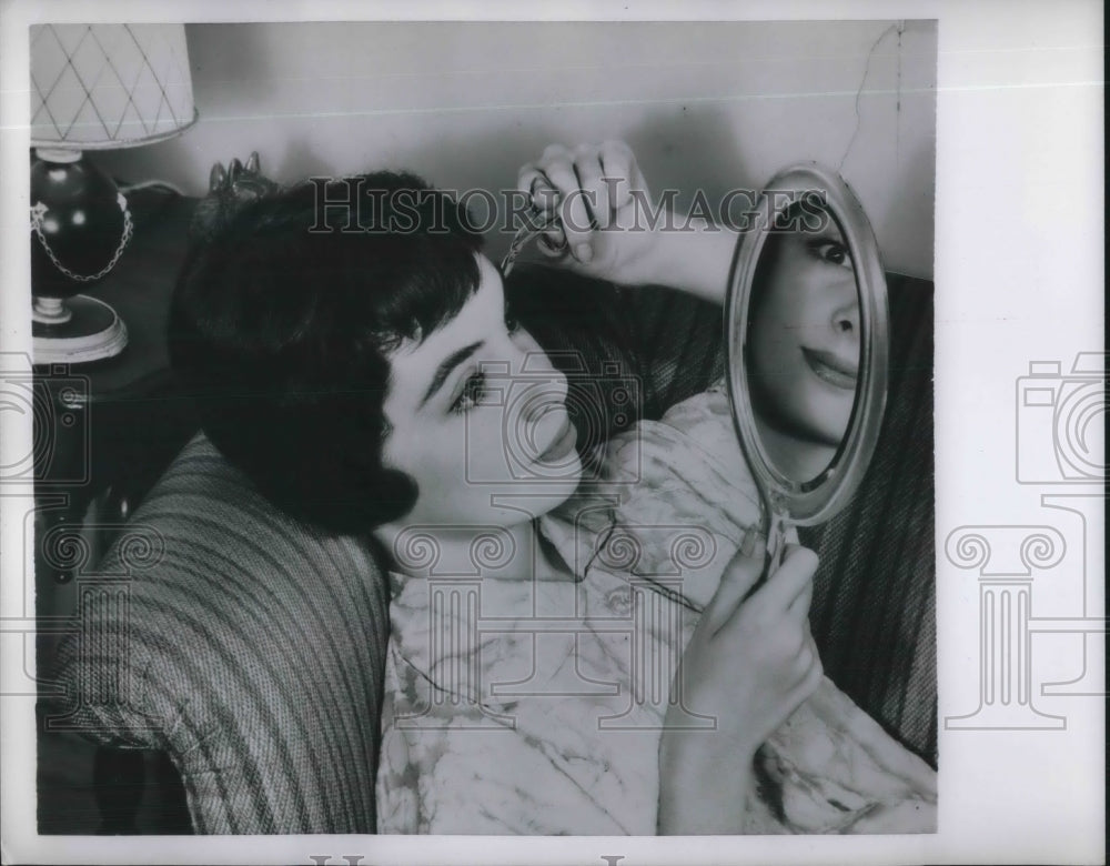 1954 Press Photo Care of Eyes and Eyebrows Beauty - nec29939