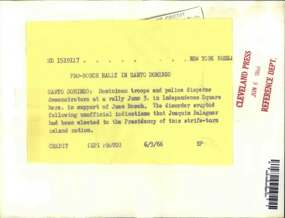 1966 Press Photo Dominican troops and police disperse demonstrators. - nec30051