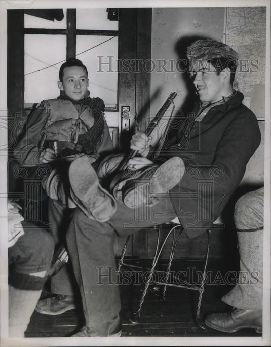 1937 Press Photo Bob Kinf and William Kalstadt on retrace the pioneer trial.