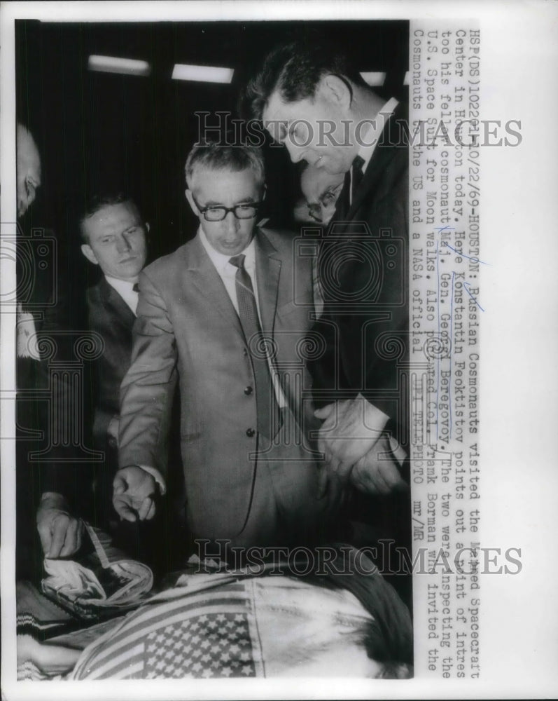 Load image into Gallery viewer, 1969 Press Photo Houston, Tx. Russian cosmonauts K Feoktistov,Maj Gen Beregovoy
