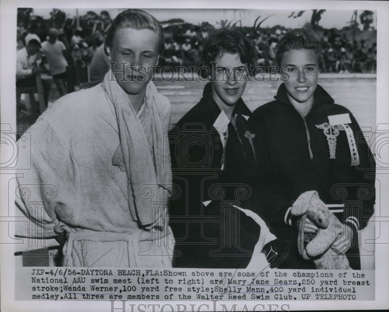 Load image into Gallery viewer, 1956 Press Photo Daytona Beach, Fla Natl AAU swim champs MJ Sears,W Werner,S Man
