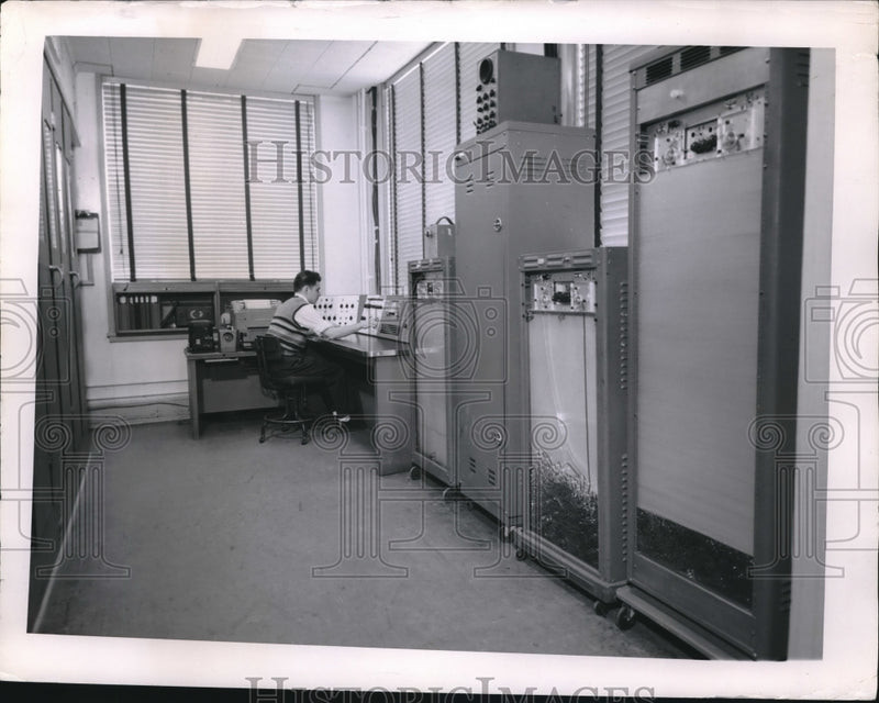 Load image into Gallery viewer, 1954 Press Photo National Bureau of Standards - nec30376
