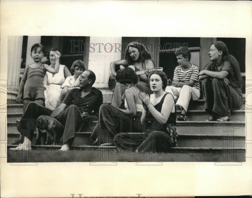 1935 Press Photo Gloria Vanderbilt Enjoys Party During Vacation with Mother